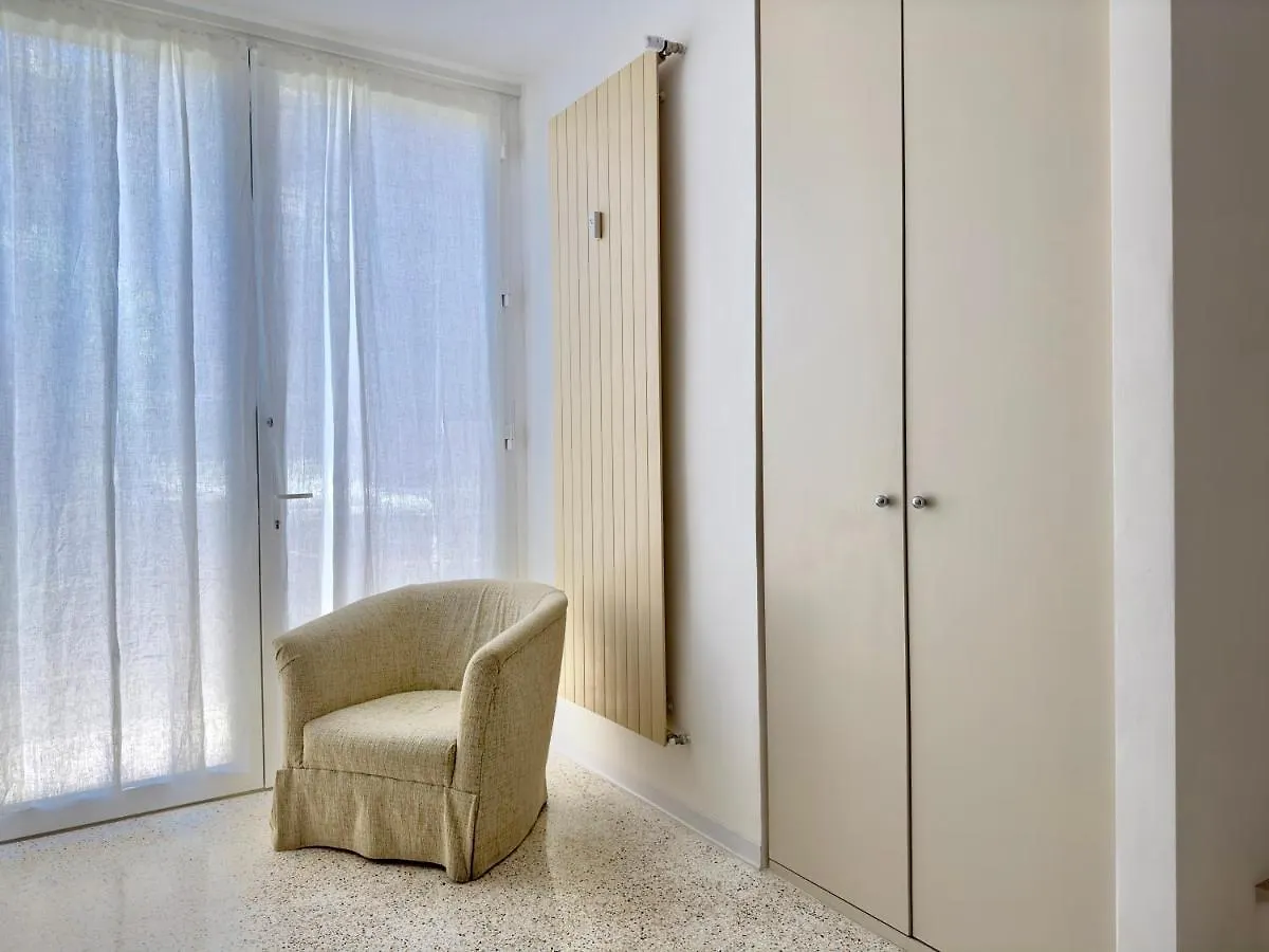 Minimal Apartment Navigli ミラノ