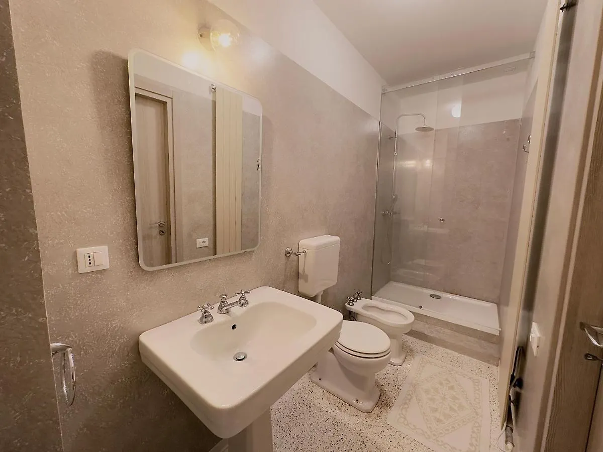 Minimal Apartment Navigli ミラノ