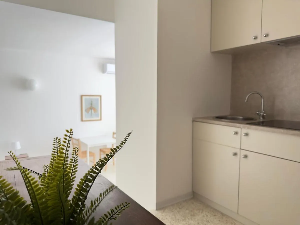 Minimal Apartment Navigli ミラノ